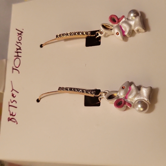 Betsey Johnson bunny dangle earrings - Picture 8 of 9